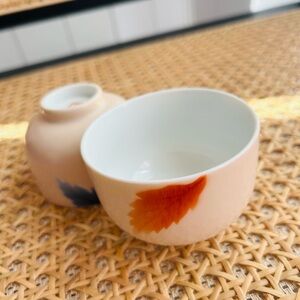 Elegant Ceramic Tea Cup with Leaf Design